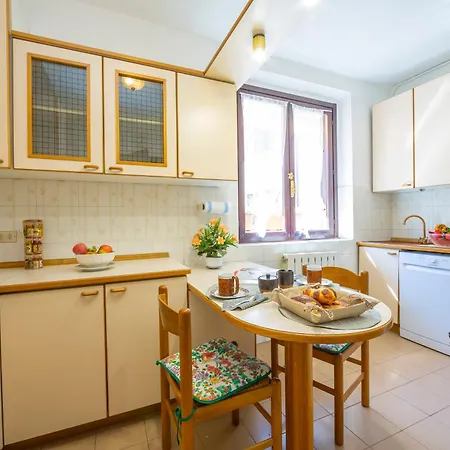 Gaya 2br With Terrace - Happy * Stresa