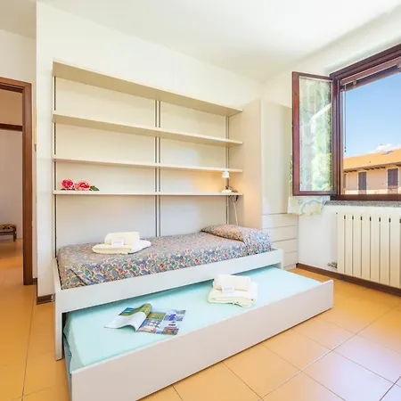 Gaya Center - Happy *