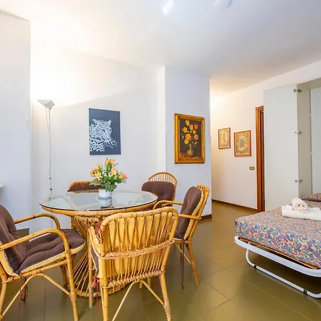 Lejlighed Gaya 2br With Terrace - Happy
