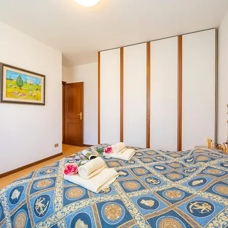 Gaya 2br With Terrace - Happy *