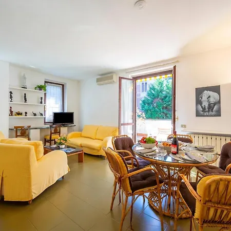 Gaya 2br With Terrace - Happy Stresa
