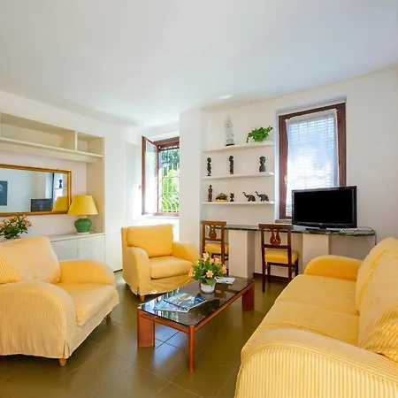 Gaya 2br With Terrace - Happy