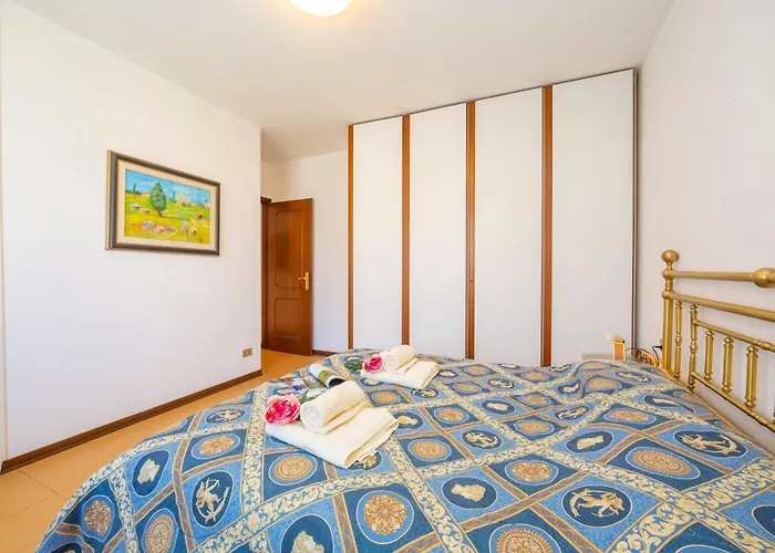 Gaya Center - Happy *